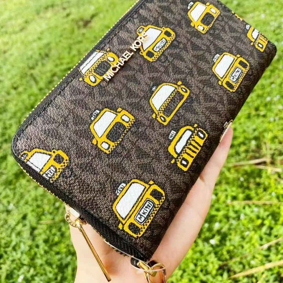 NWT Michael Kors Cute Wristlet - Picture 6 of 7